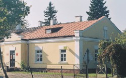 ul. Partyzant�w - budynek na miejscu dawnej austerii